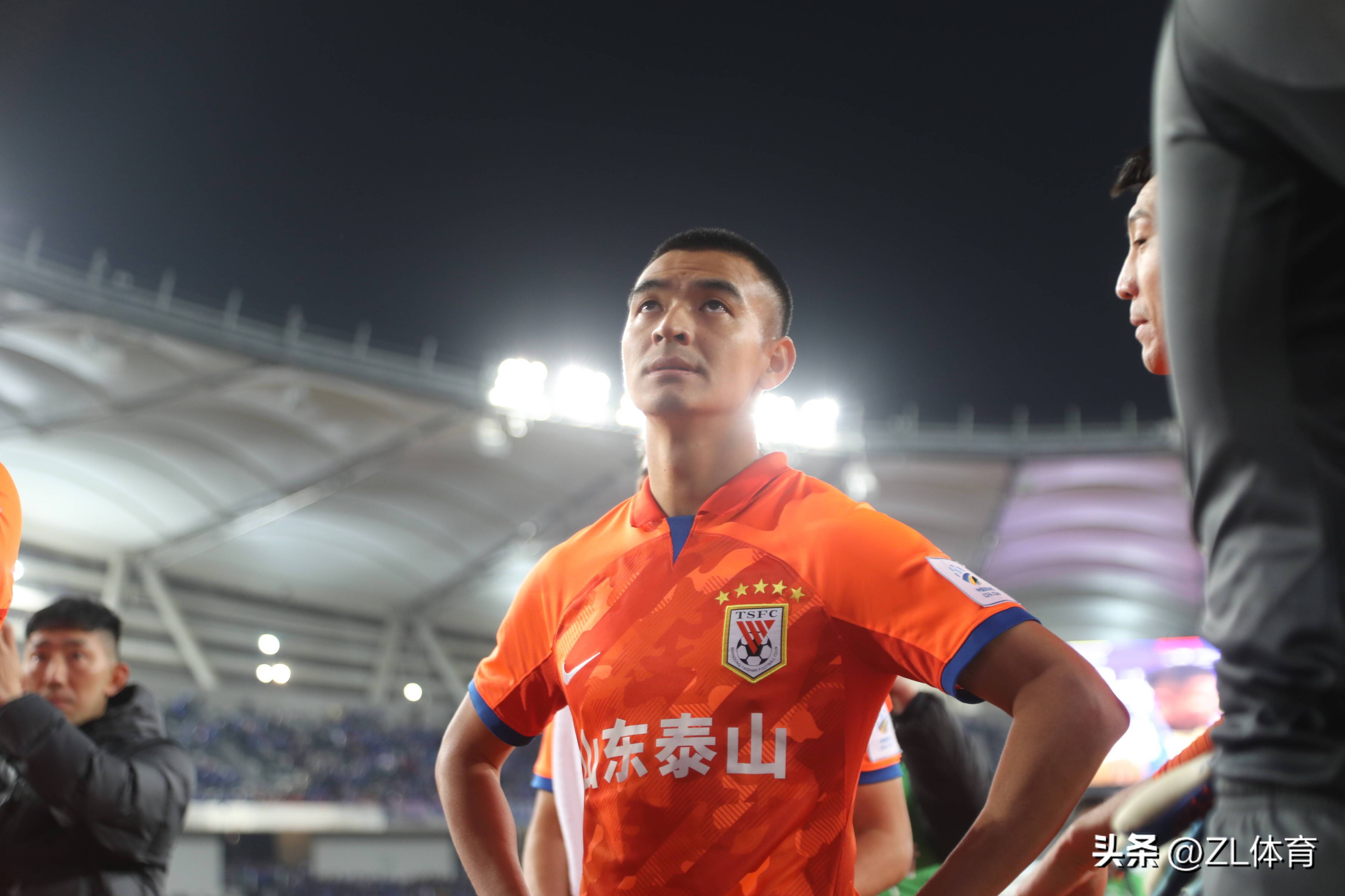 关于新加坡球队士气高昂，备战亚冠比赛的信息